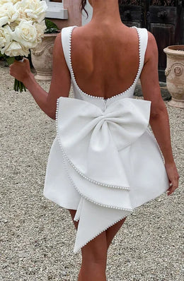 Vestido Curto com Laço e Pérolas — Preto