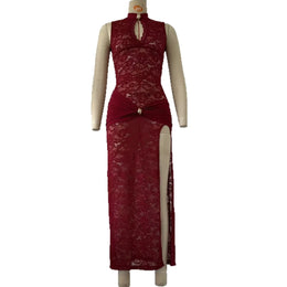 Vestido Comprido de Renda com Fenda Alta