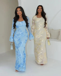 Vestido Curto Bordado com Costas Descobertas