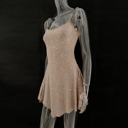 Vestido Curto com Brilho e Pedrarias