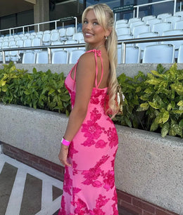 Vestido Curto Bordado com Costas Descobertas