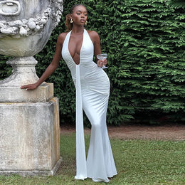 Vestido Comprido com Decote Halter e Costas Descobertas — Bordô