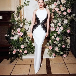 Vestido Longo Branco com Decote Halter e Renda