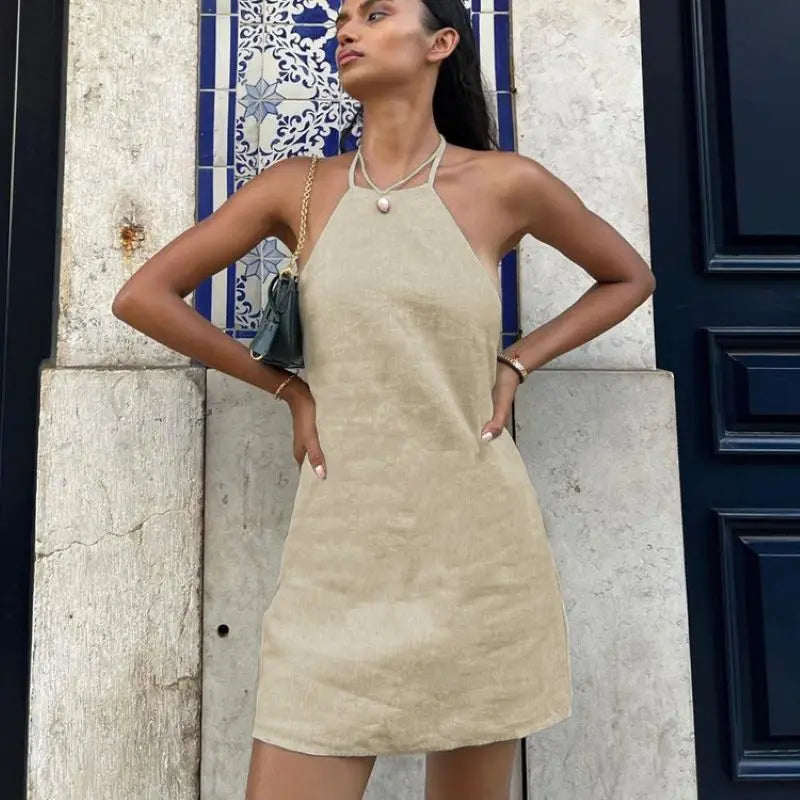 Vestido Curto de Linho com Decote Halter