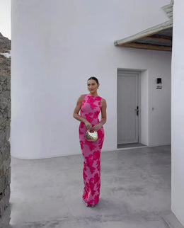 Vestido Curto Bordado com Costas Descobertas