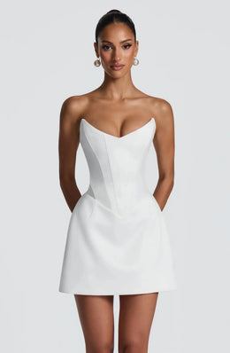 Vestido Curto Branco sem Alças com Corpete