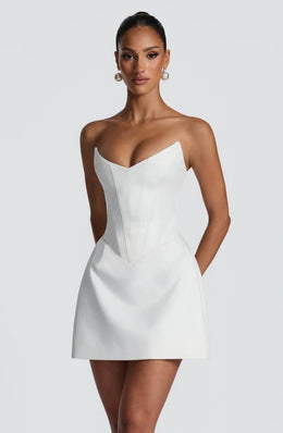 Vestido Curto Branco sem Alças com Corpete