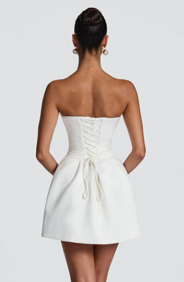 Vestido Curto Branco sem Alças com Corpete