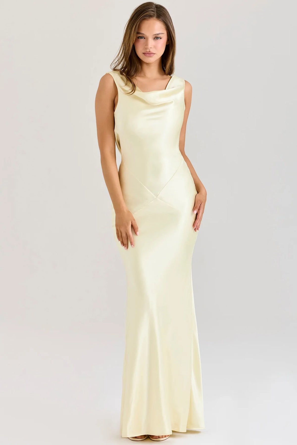Vestido Comprido Acetinado com Costas Descobertas — Amarelo