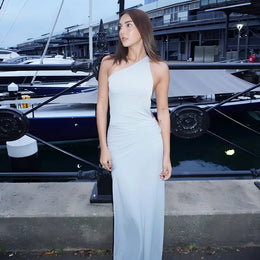 Vestido Comprido de Um Ombro com Costas Descobertas