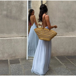 Vestido Comprido Plissado com Decote Halter e Costas Descobertas