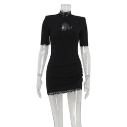 Vestido Curto de Renda com Gola Alta — Modelo A